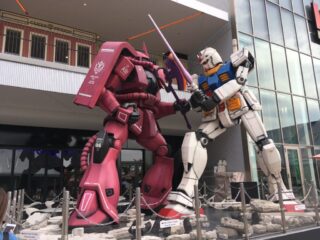 ガンダムとシャーザク