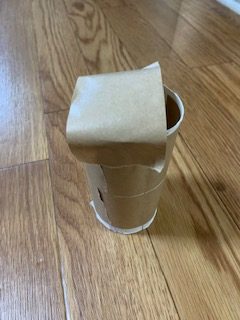 トイレットペーパーの芯を使って電球カバーを作成